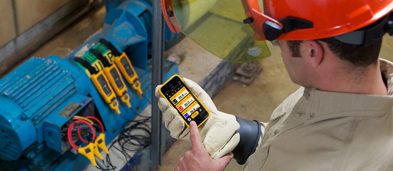 Customer Using Fluke Instrument